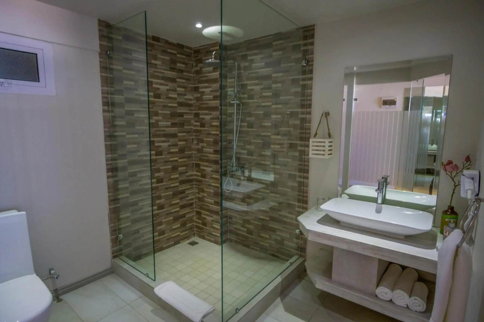 Le Peninsula Bay Beach Resort