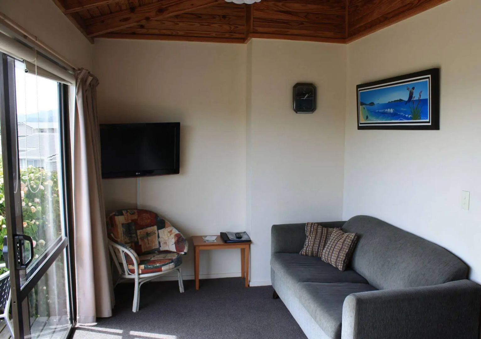 Pohara Beachfront Motel