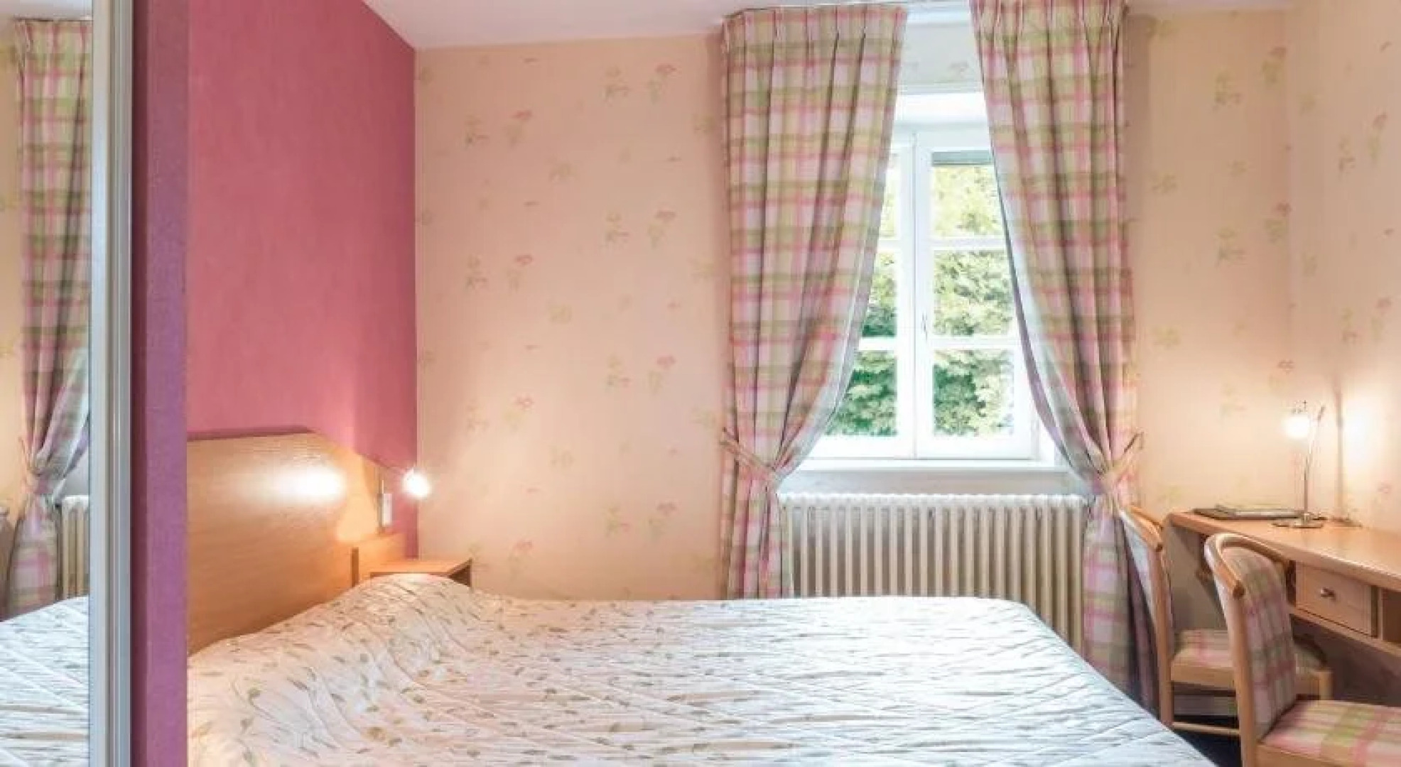 Logis Hôtel Les Platanes