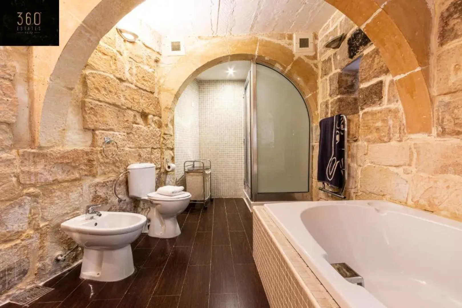 Beautiful, Designer villa with Private pool & BBQ by 360 Estates