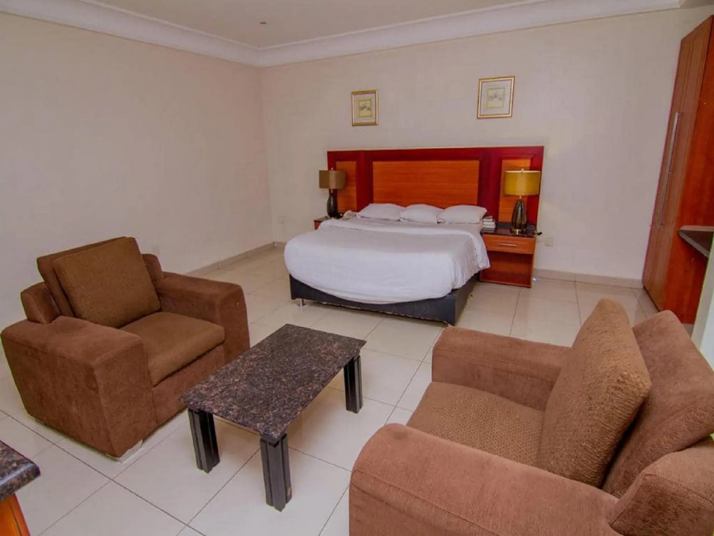 De Angelo Hotel And Resort