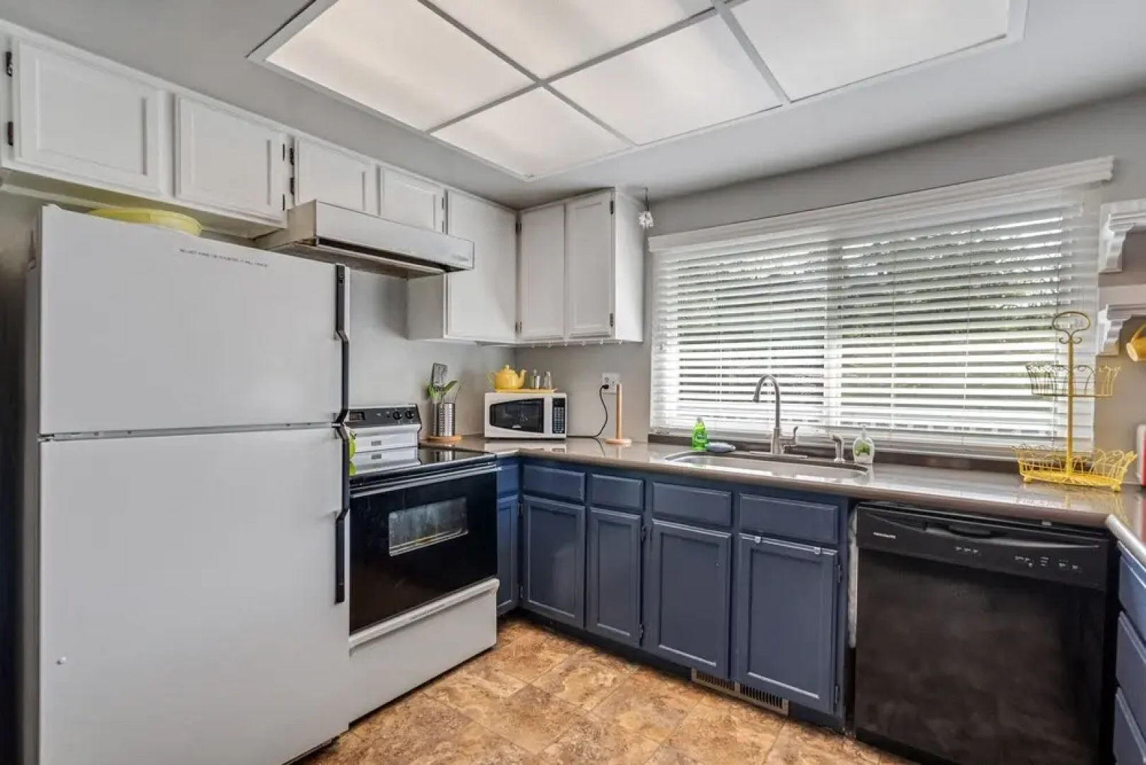 Escape At The Lake - Awesome Location Directly Across the Street from the Lake Lodge Beach by Yosemite Region Resorts