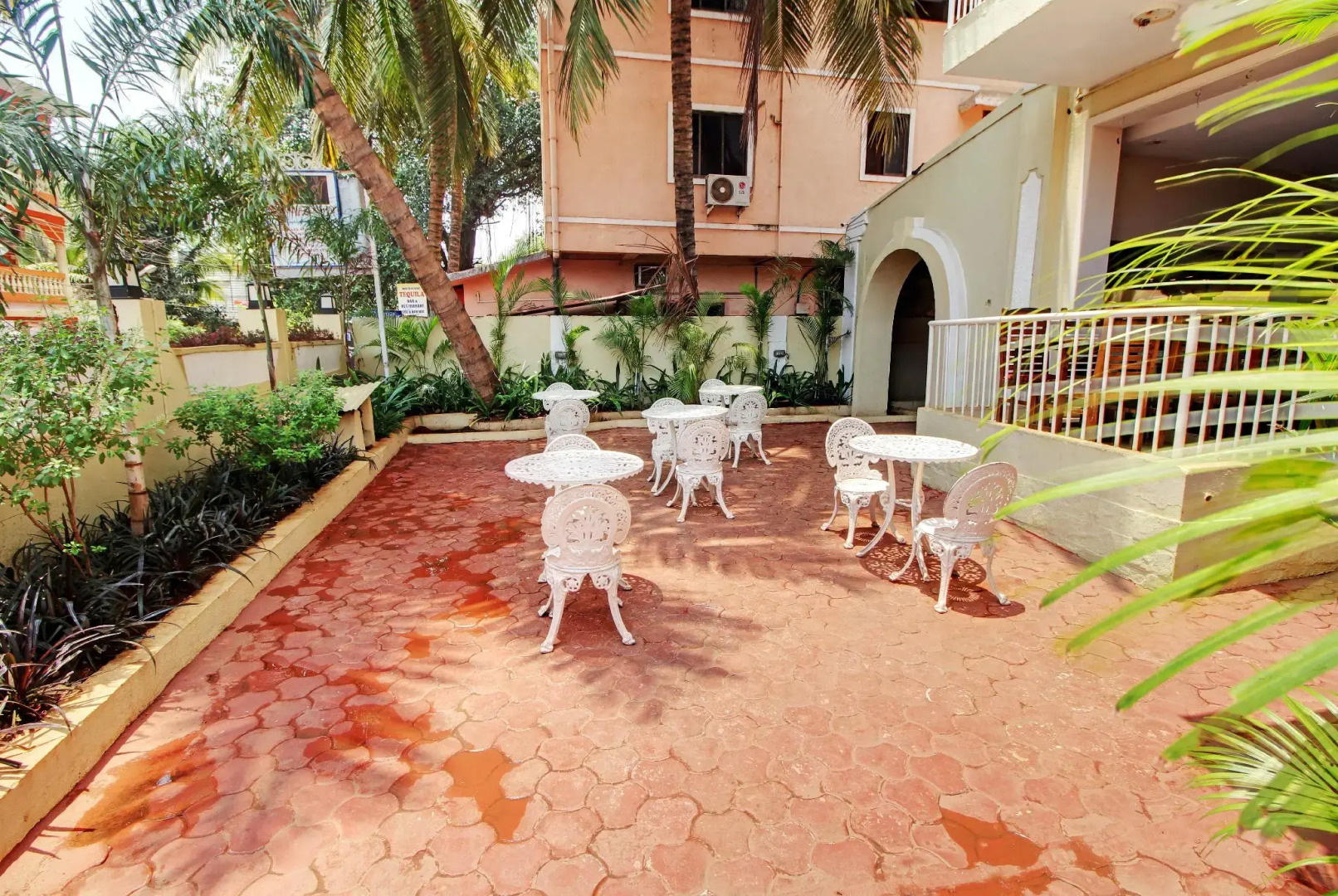 Rahi Coral Beach Resort