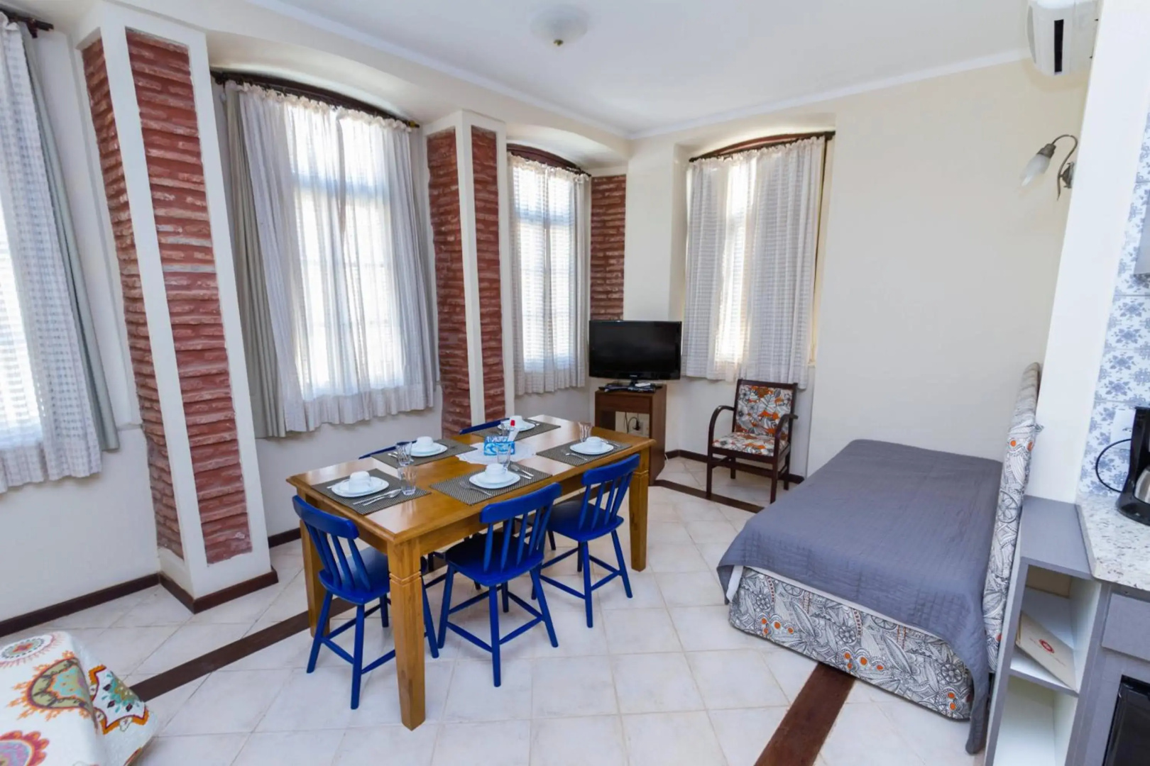 Solar do Carmo Suites & Apartments