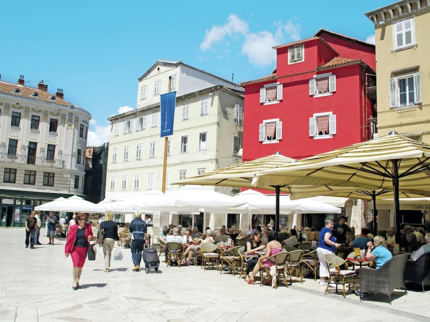 Chic Apartment in Primosten With Pool