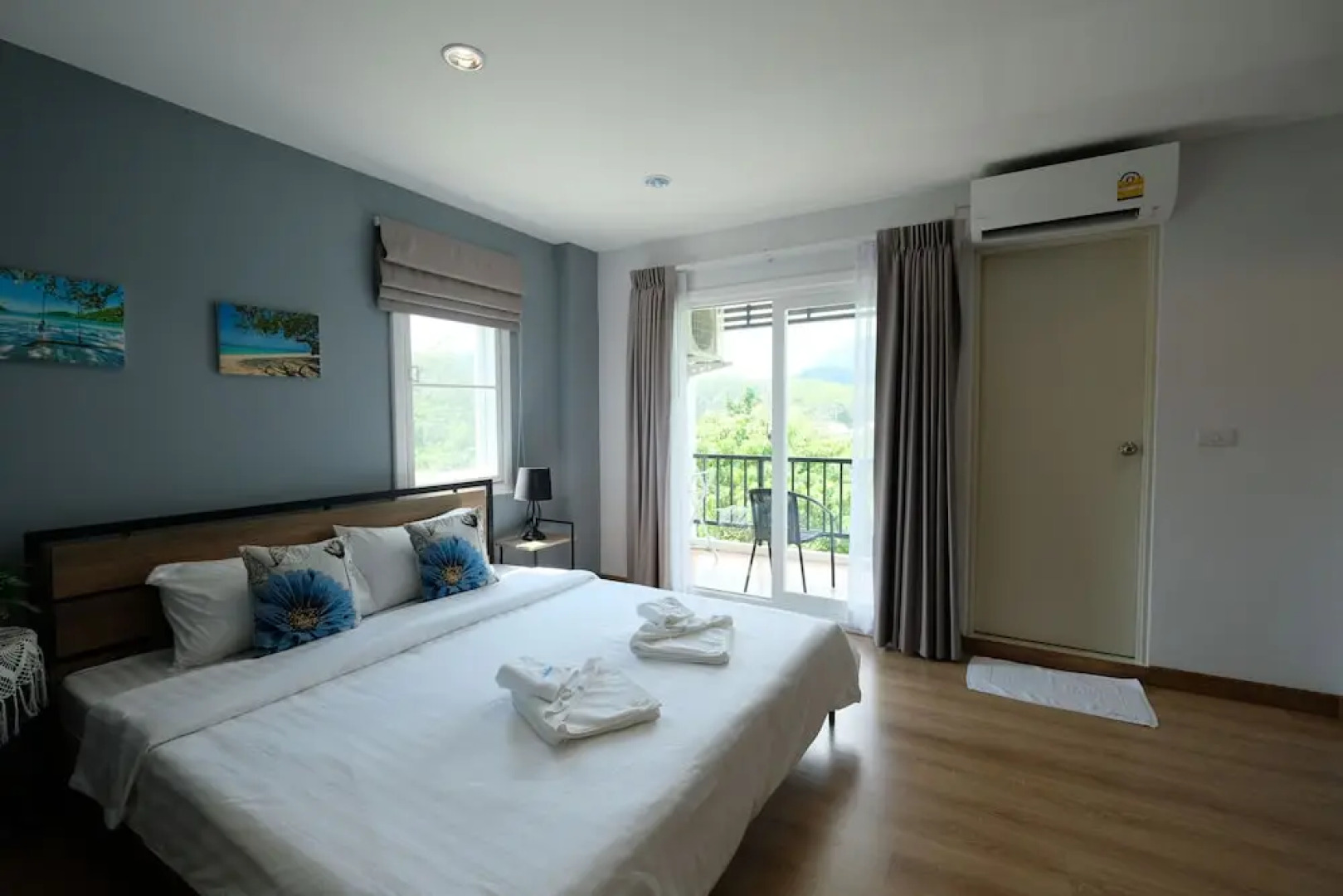 Living at Sphere Apartment - Family room