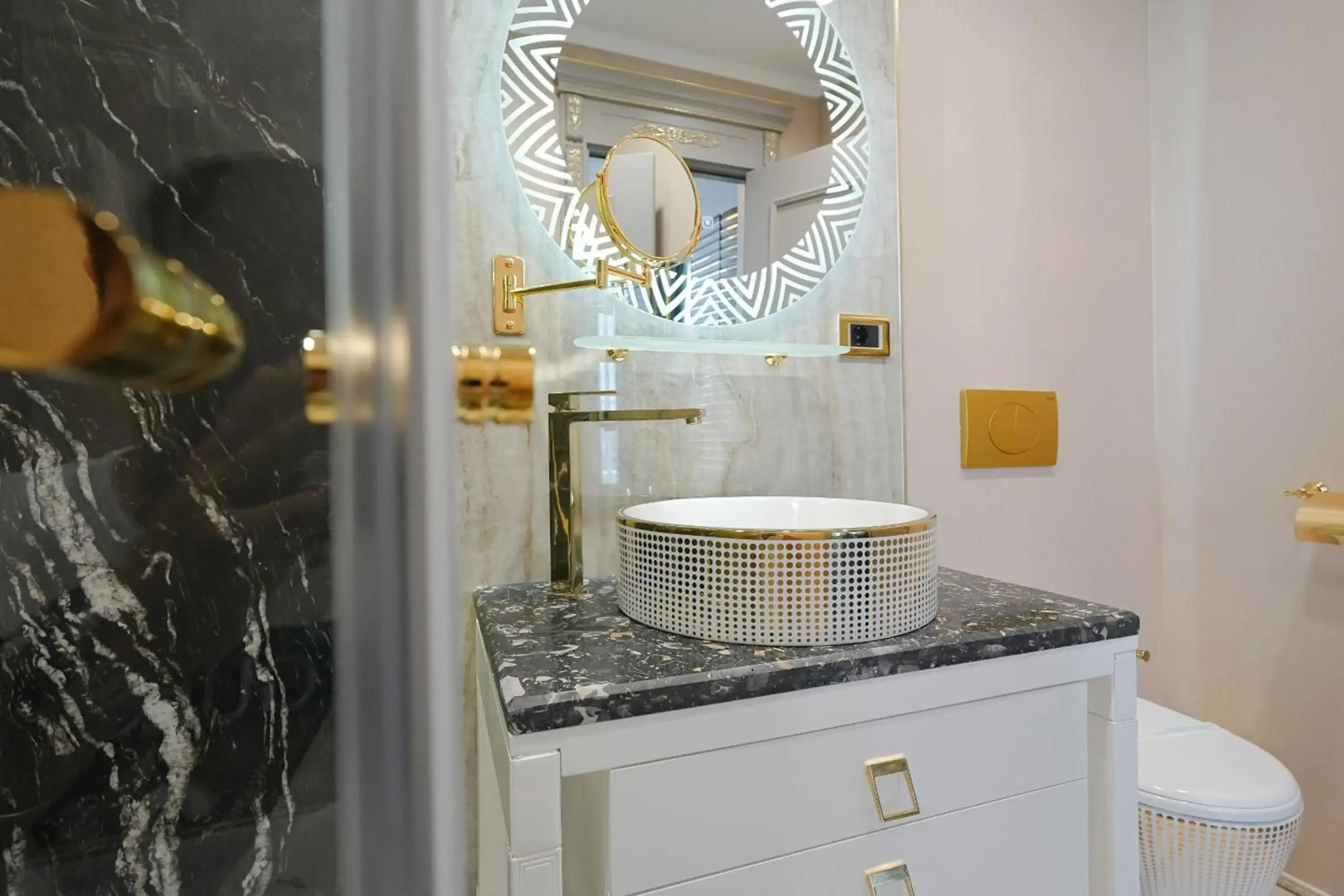 W Regal Boutique&Spa