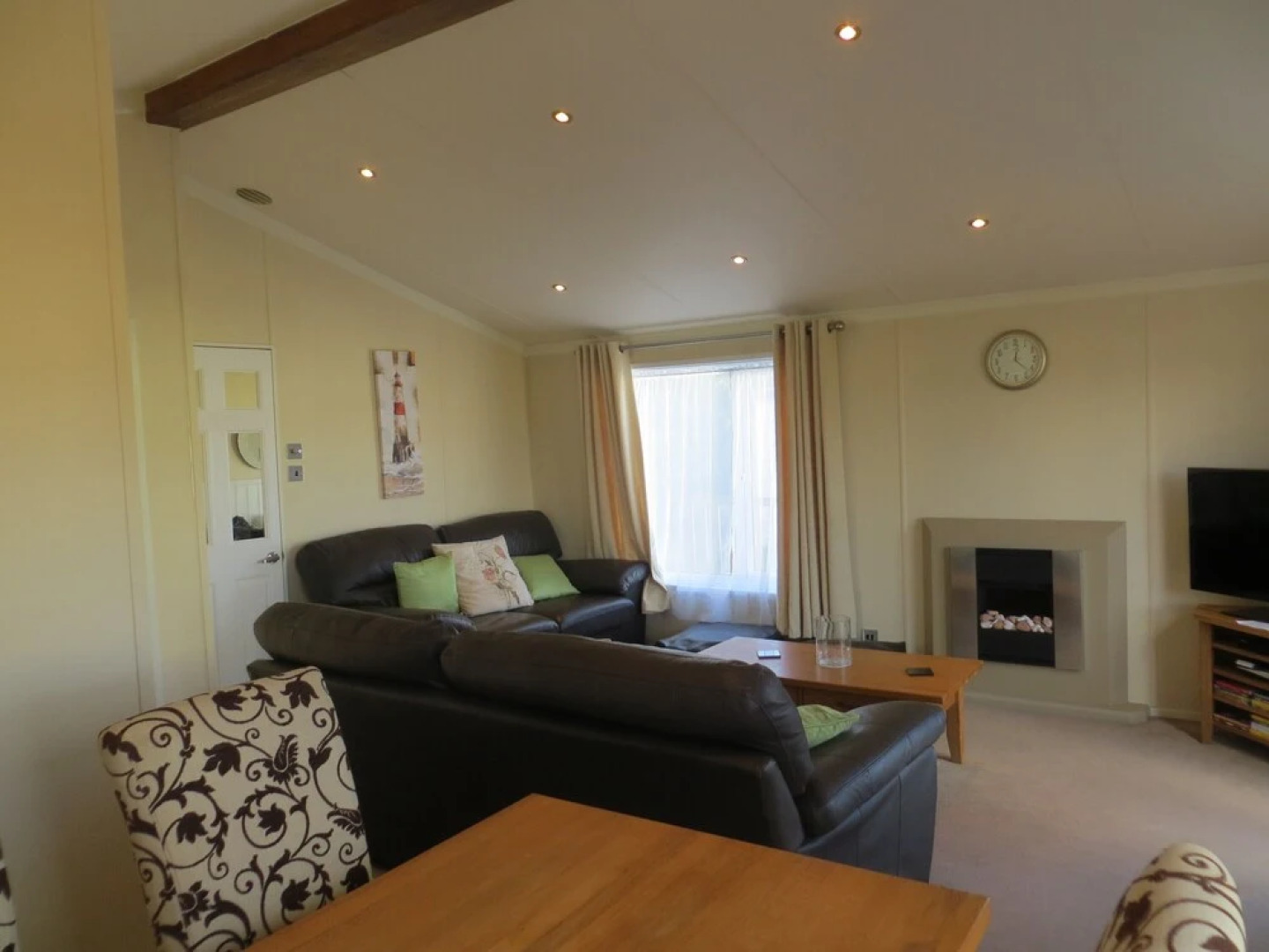 Jolie, Lodge on Manor Park