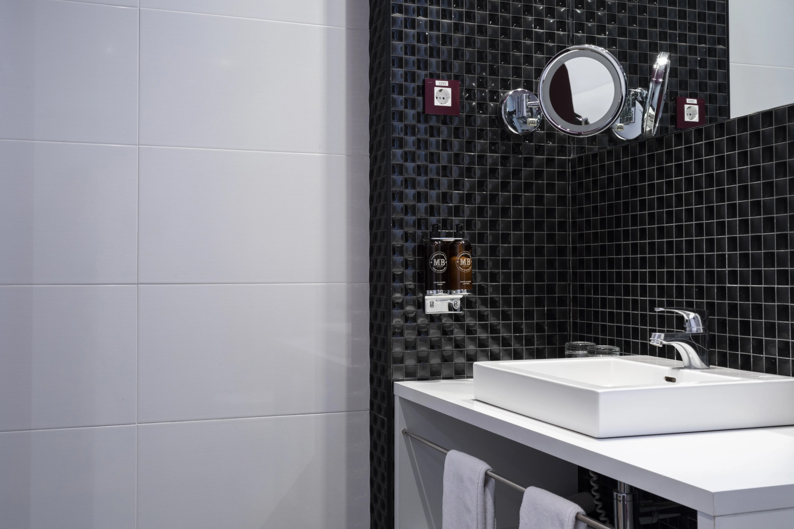 Petit Palace Lealtad Plaza