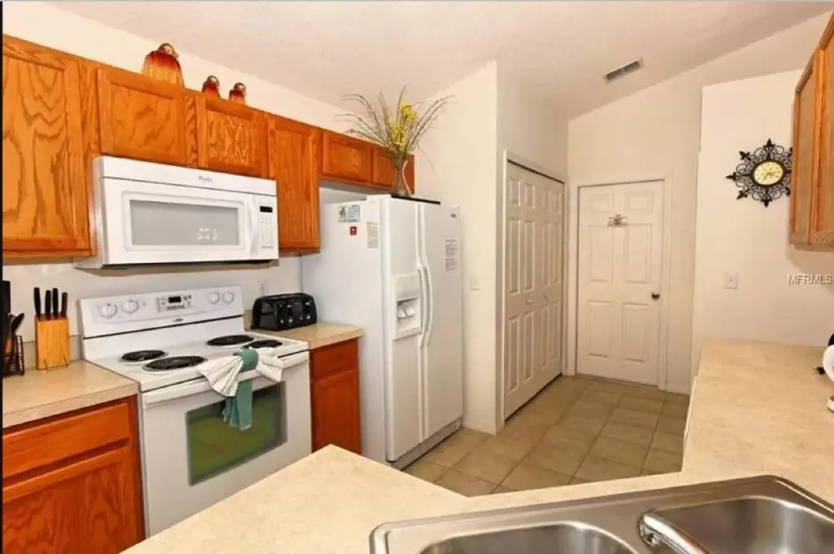 Fabulous 3 Bed Villa - Privacy & South Facing Pool, Davenport, US
