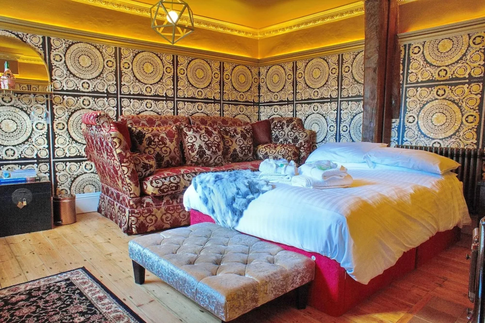 Luxury 2 Bed Manor House Hot Tub Cinema Room Skytv