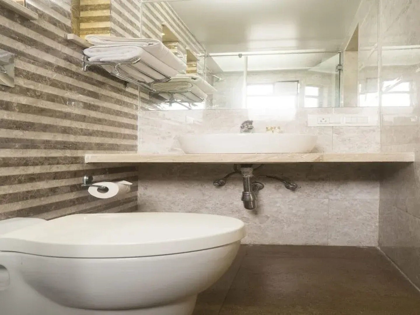 Super Townhouse OAK Regal Inn Near Sant Tukaram Nagar Metro Station