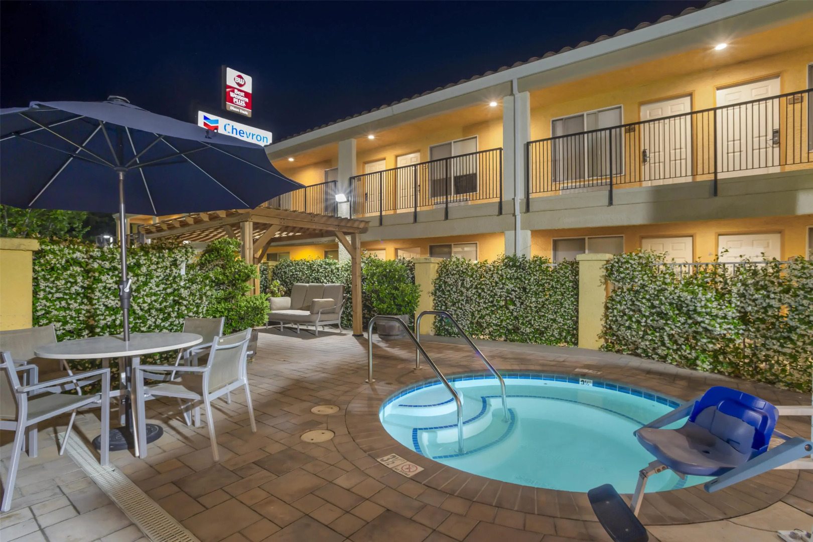 Best Western Plus Dixon Davis