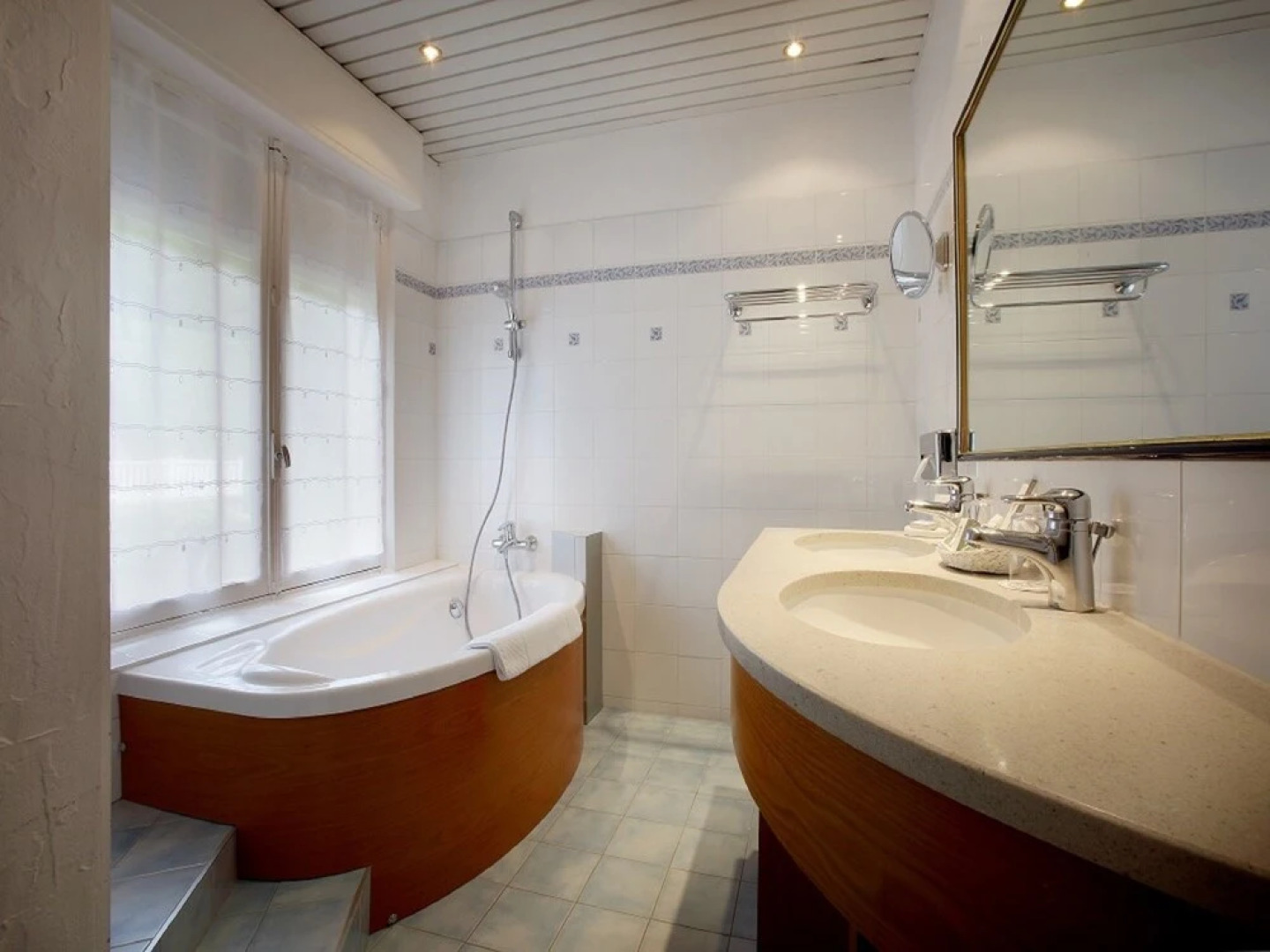 Hotel Ombremont-Restaurant Le Bateau Ivre