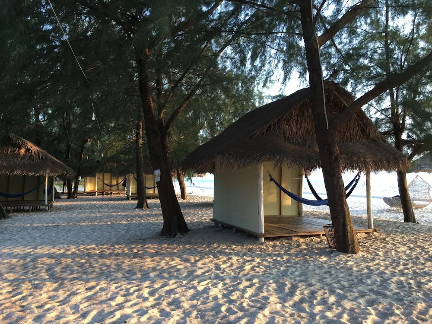 Hula Hula Beach Bungalows & Restaurant