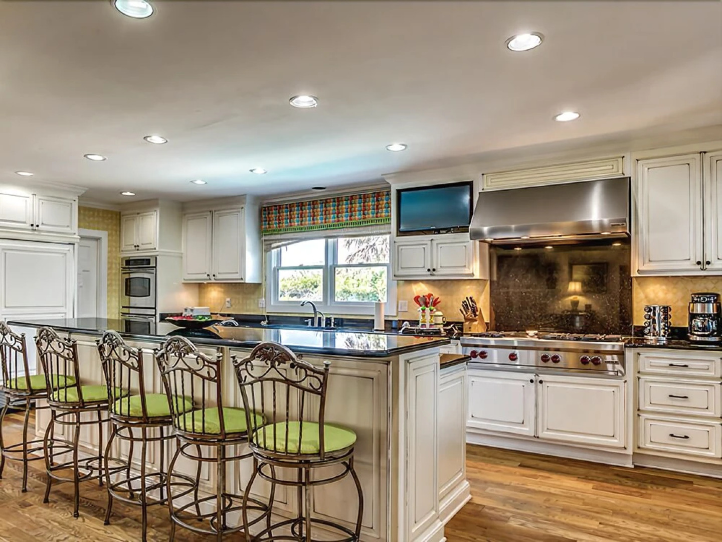 2000 Arthur Oxner 8 Br home by RedAwning