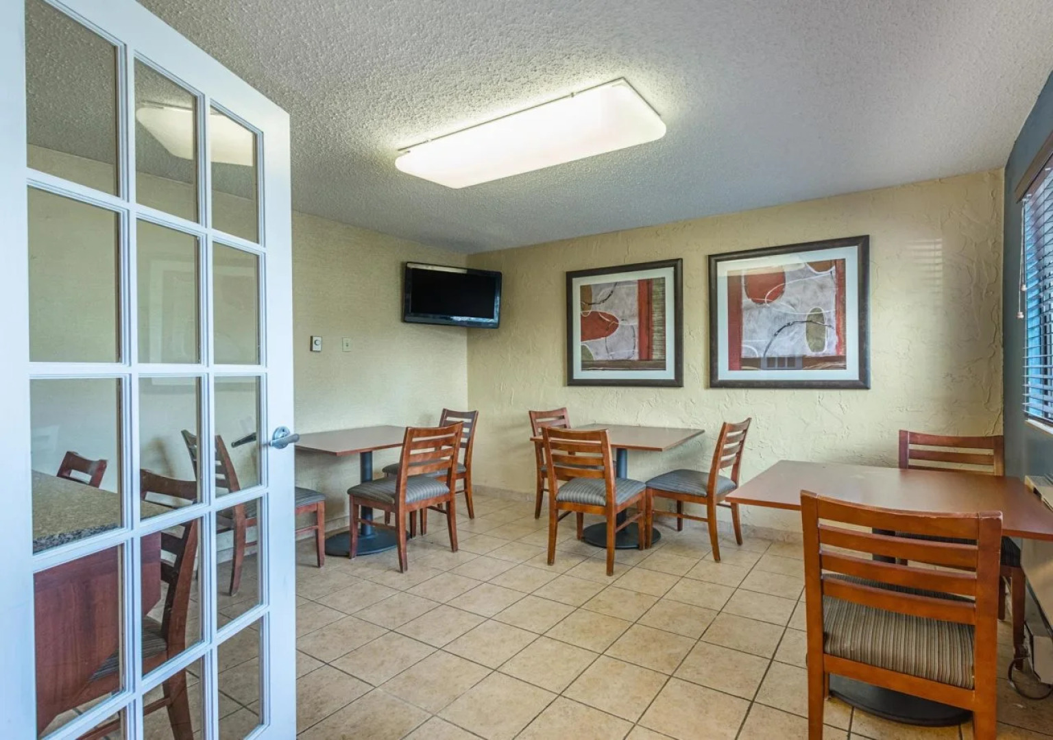 Rodeway Inn & Suites Grand Rapids Southeast