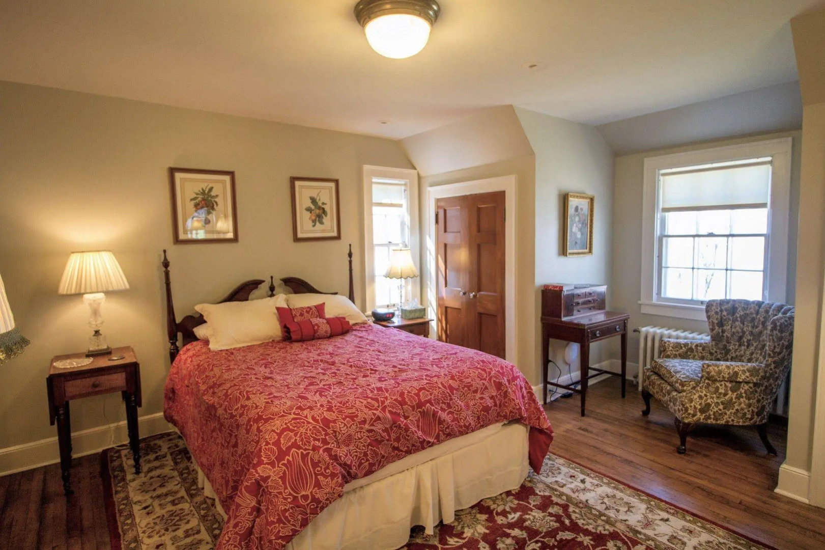 Four Mounds Inn