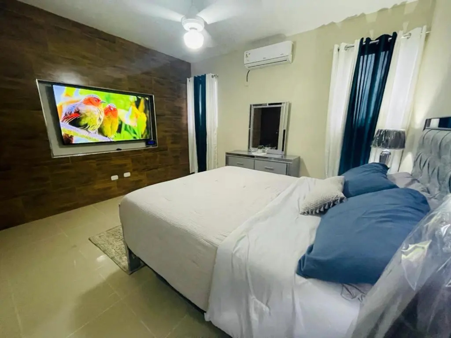Condo 3 Bd Apt, Internet,2 Parqueo,lavadora,ac
