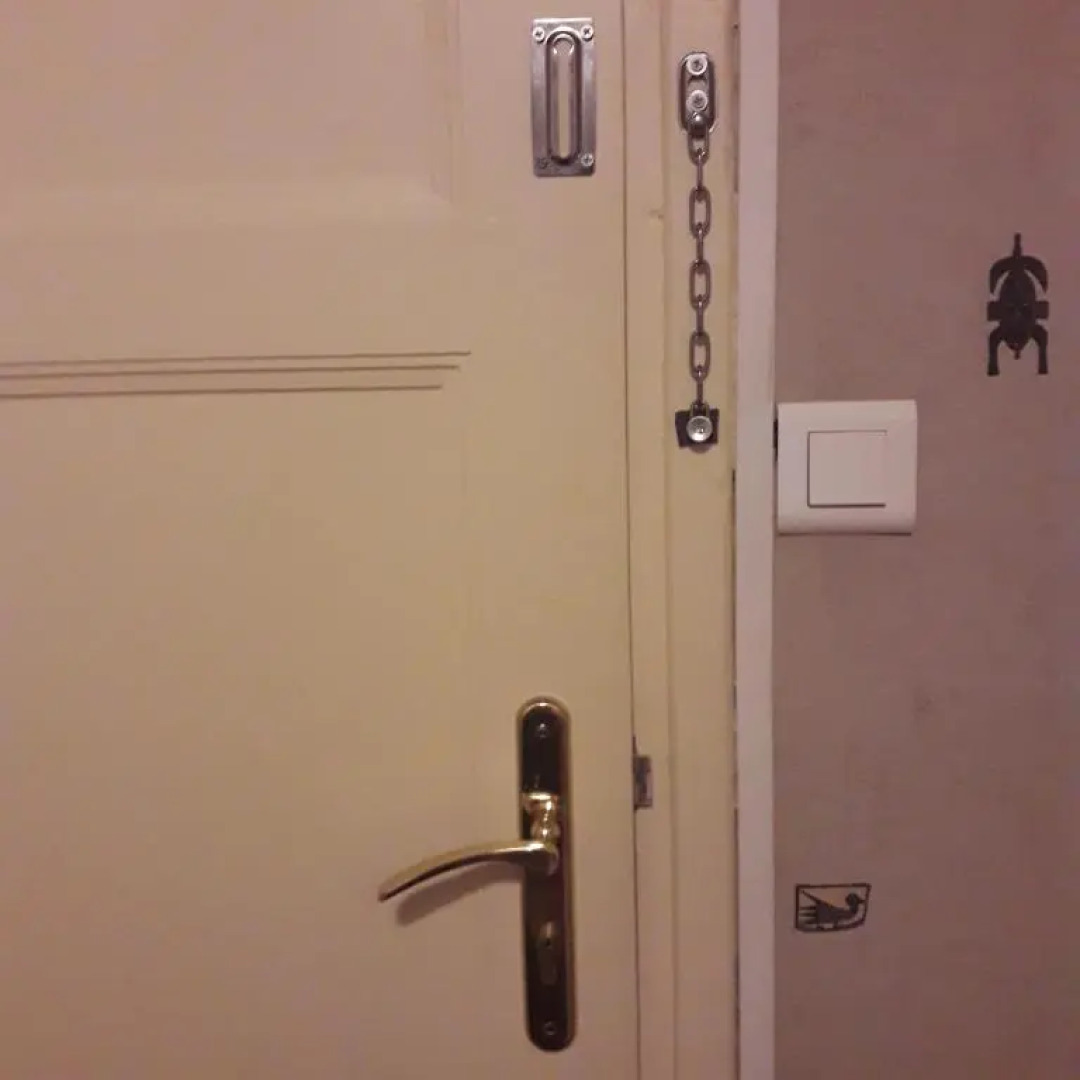 Petite chambre meublée au cœur de ville - chez l'habitant