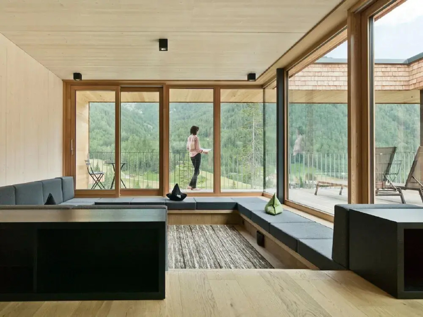 Chalet Resort Near Lake