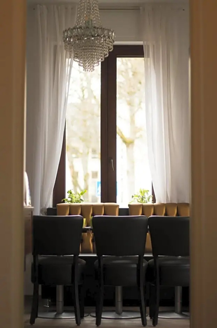 Lazarus Hotel & Restaurant