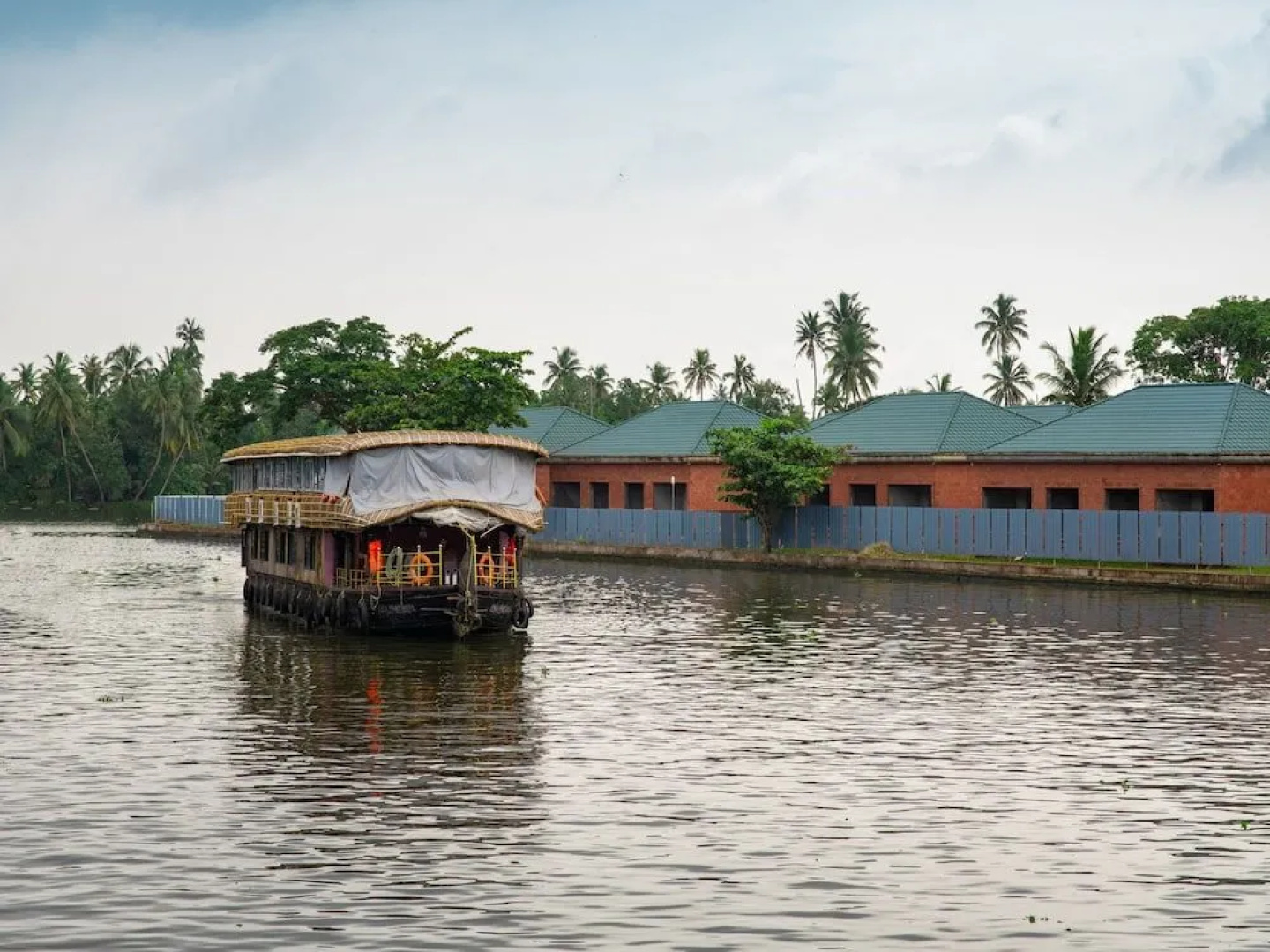 OYO 16838 Big B Houseboat 10 BHK