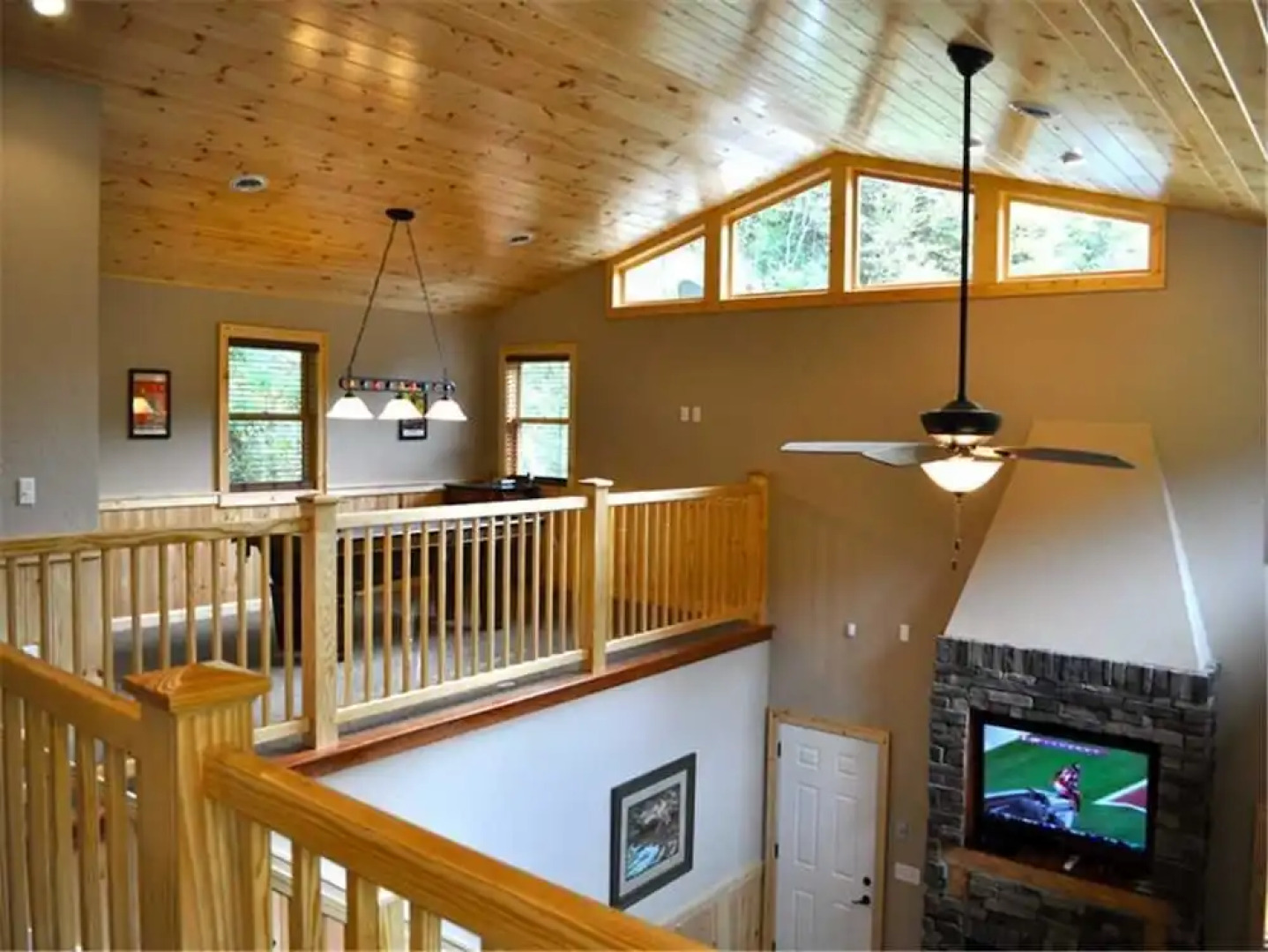 River Memories 3 Bedroom Home with Hot Tub