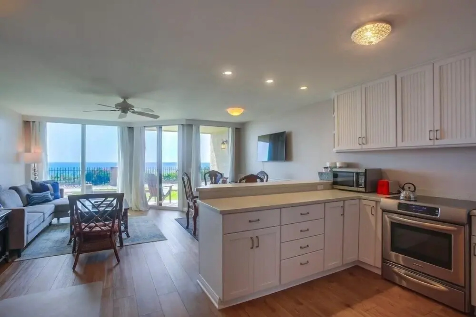 Remodeled Beachfront Condo With Pool and Beach Access Dmst14 by Redawning