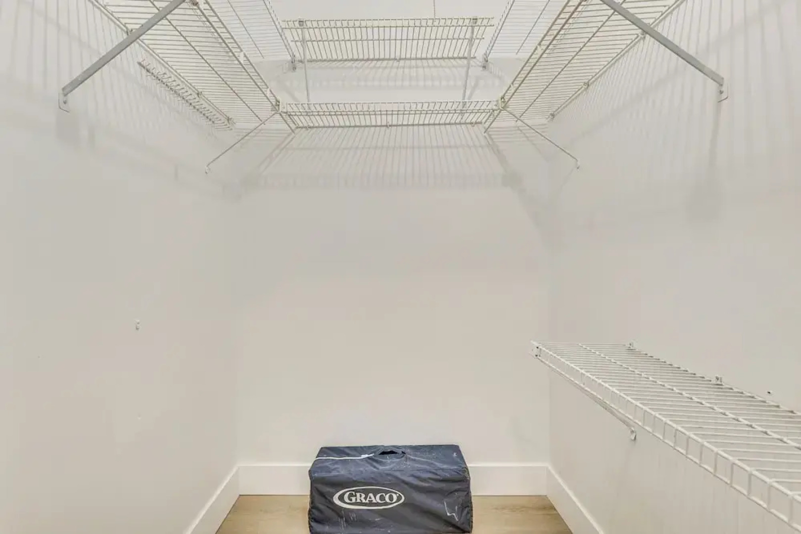 Walk to City Center: Modern Coral Springs Getaway