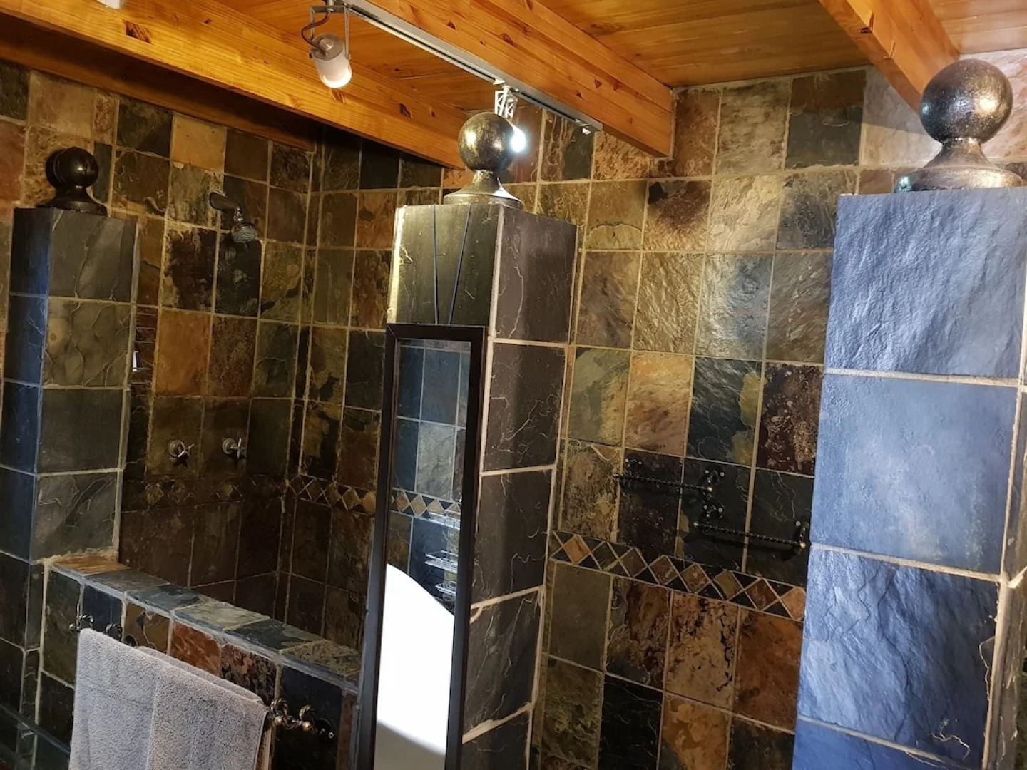 Six Valk Avenue Guest House