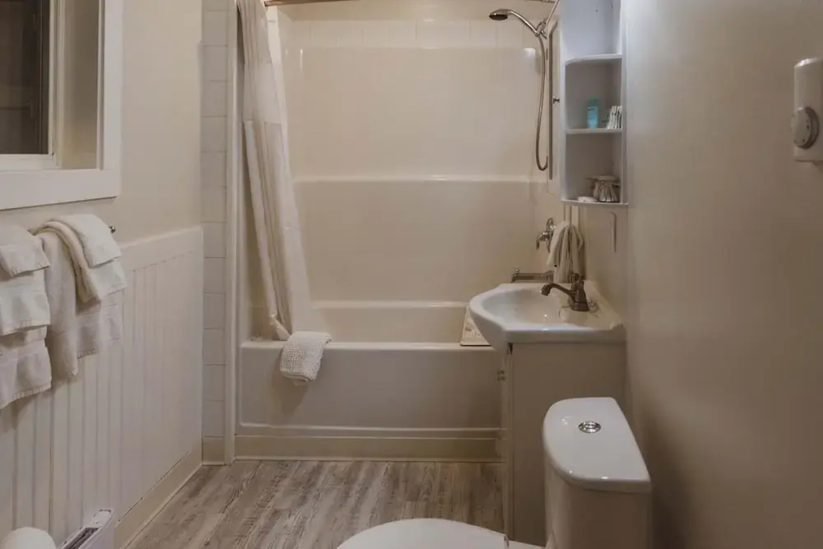 Barefoot Villas Cabin 1 Beaver w/ Hot tub