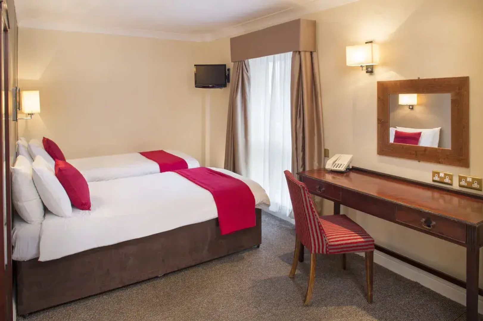 The Hillcrest Hotel, Sure Hotel Collection by Best Western