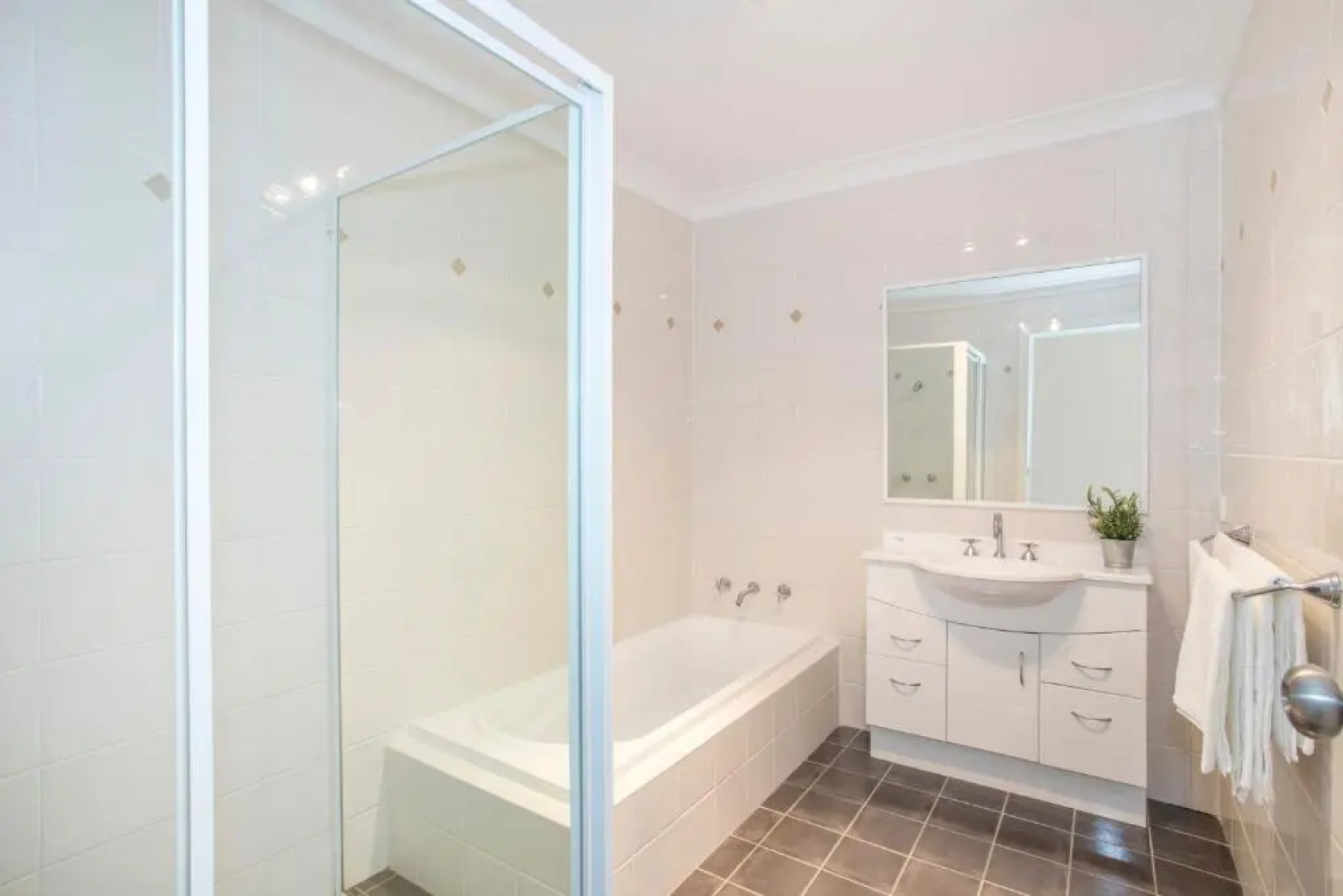 Dolphin Views Unit 5 of 14 Dolphin St