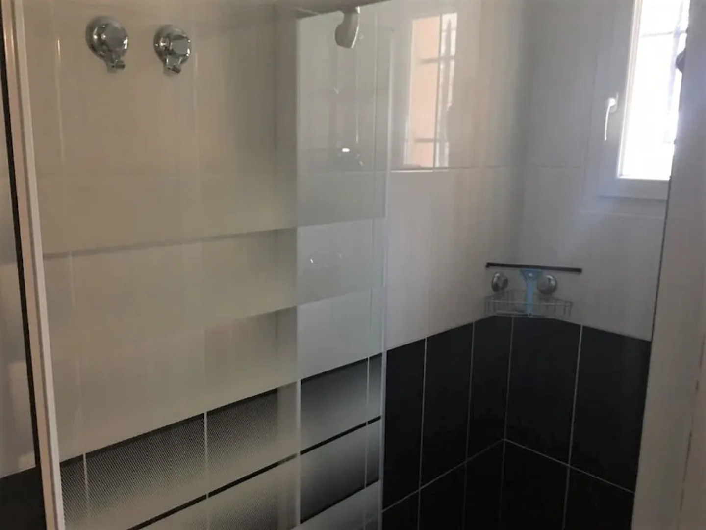 Well-appointed, 3-bedroom House Featuring a Swimming Pool and Terrace