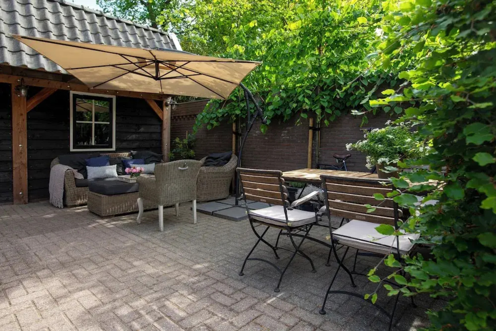 Zenzez Hotel & Lounge