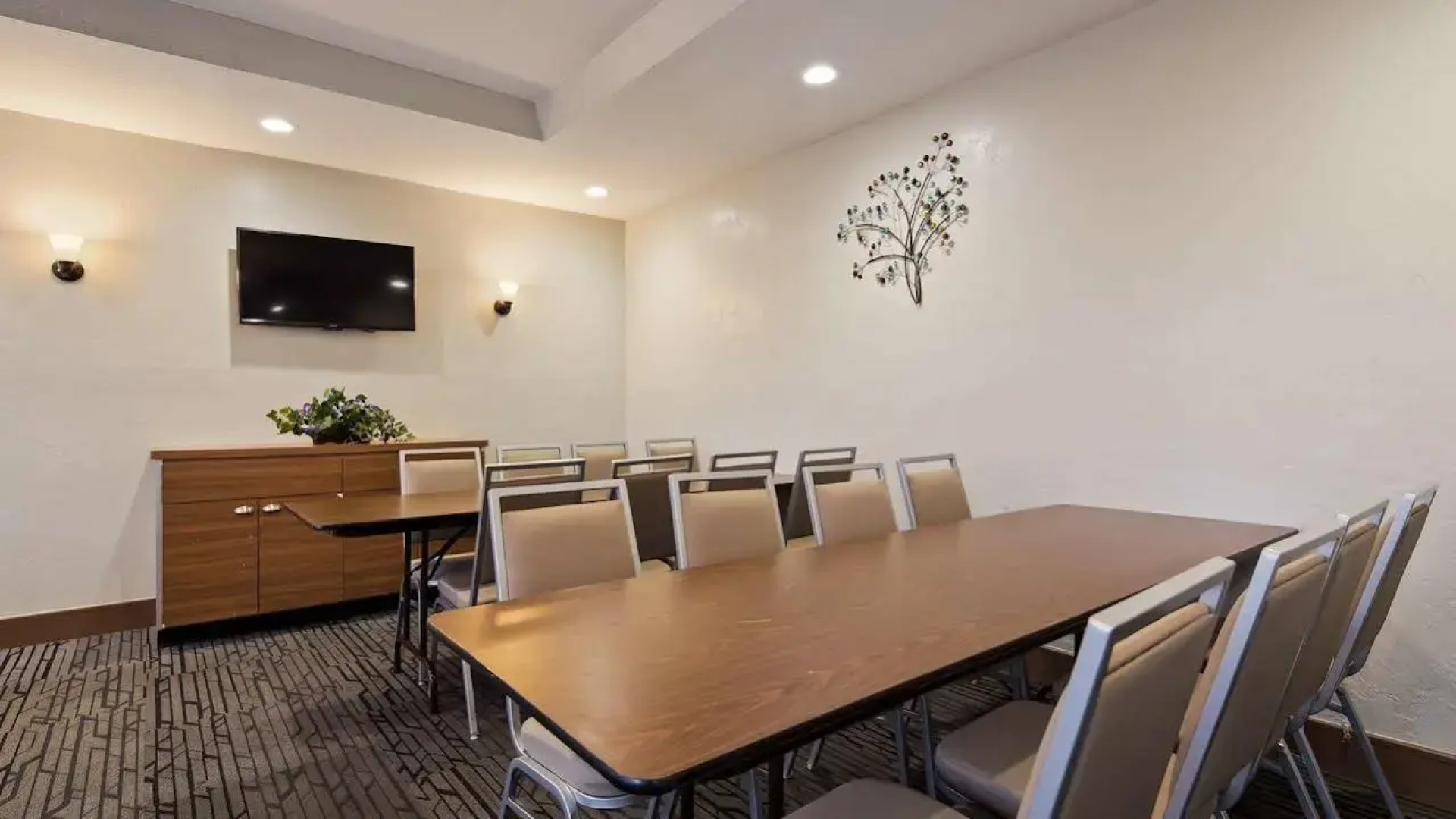 Best Western Royal Sun Inn & Suites