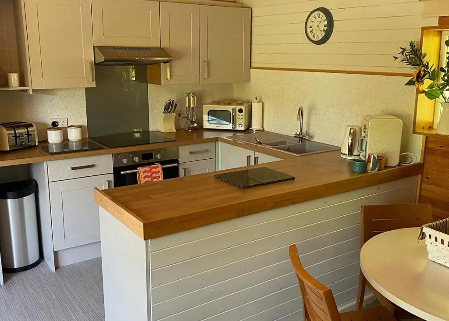 Ivyleaf Combe Lodges