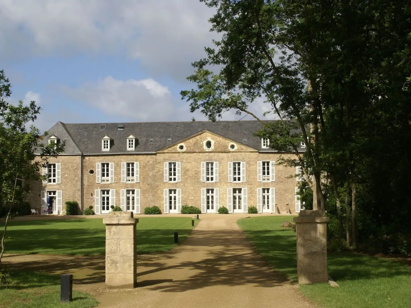 Nice Apartment in a Castle not far From the Breton Beaches