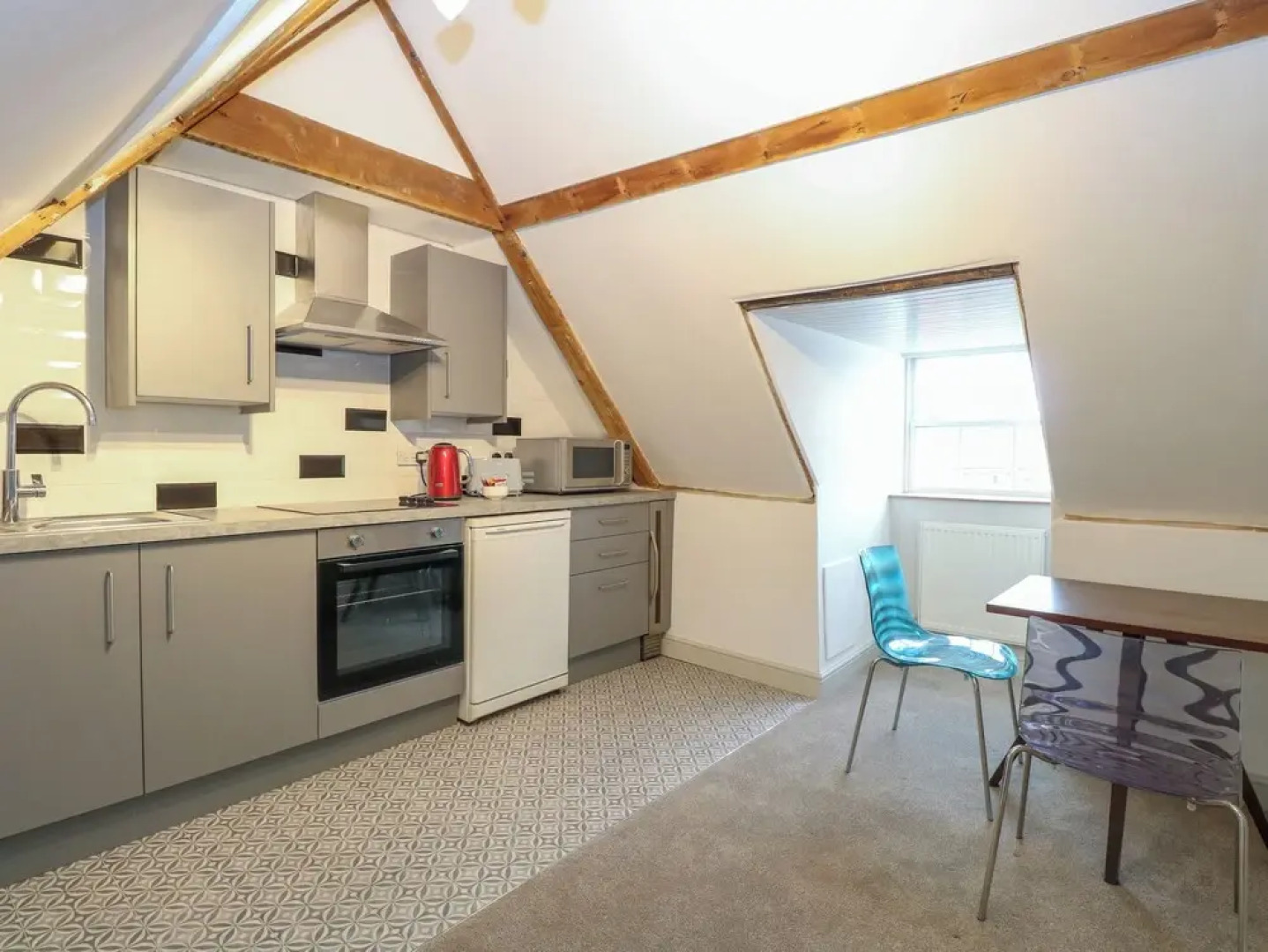 Apartment 4 Chameleon House