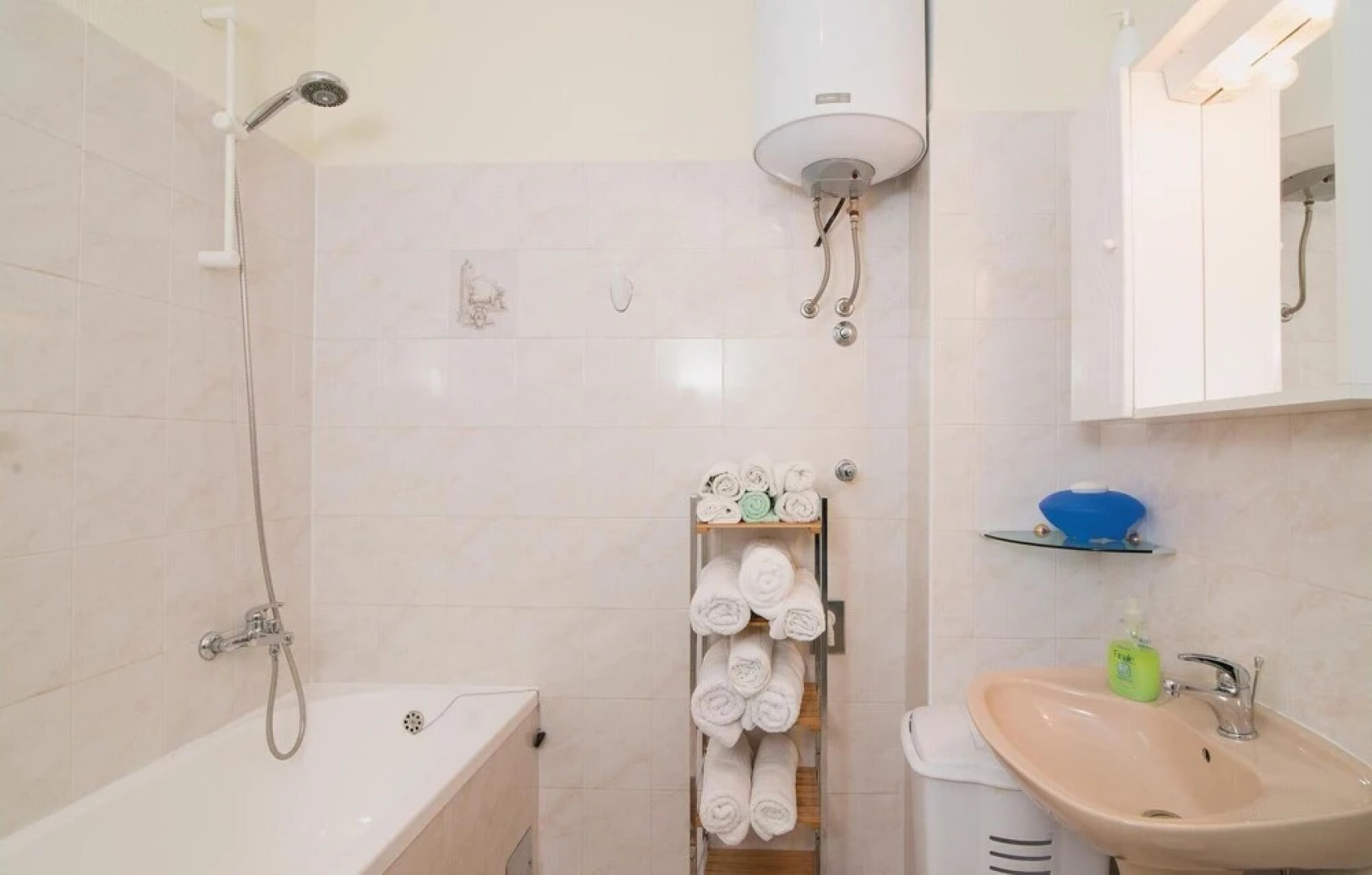 Amazing Home in Vinez With Wifi and 3 Bedrooms