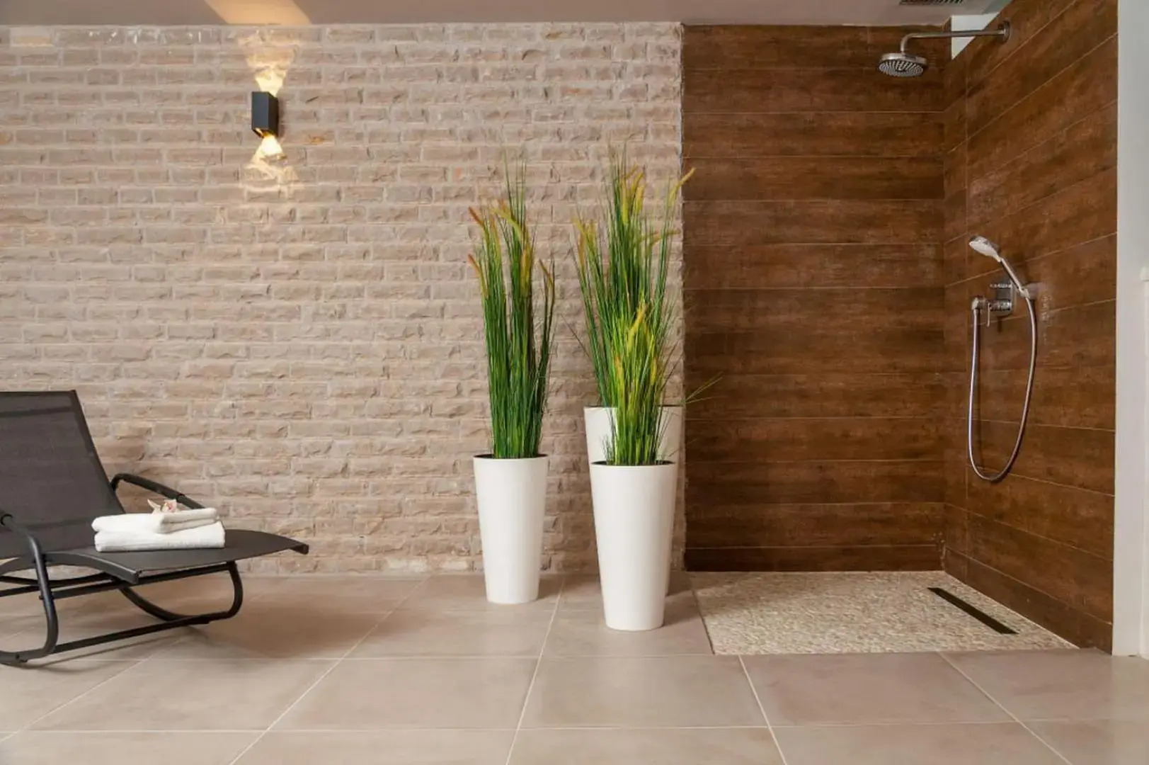 Luxury Beachfront Villa Trogir 2 with private pool, jacuzzi and gym at the beach on Ciovo - Okrug Gornji