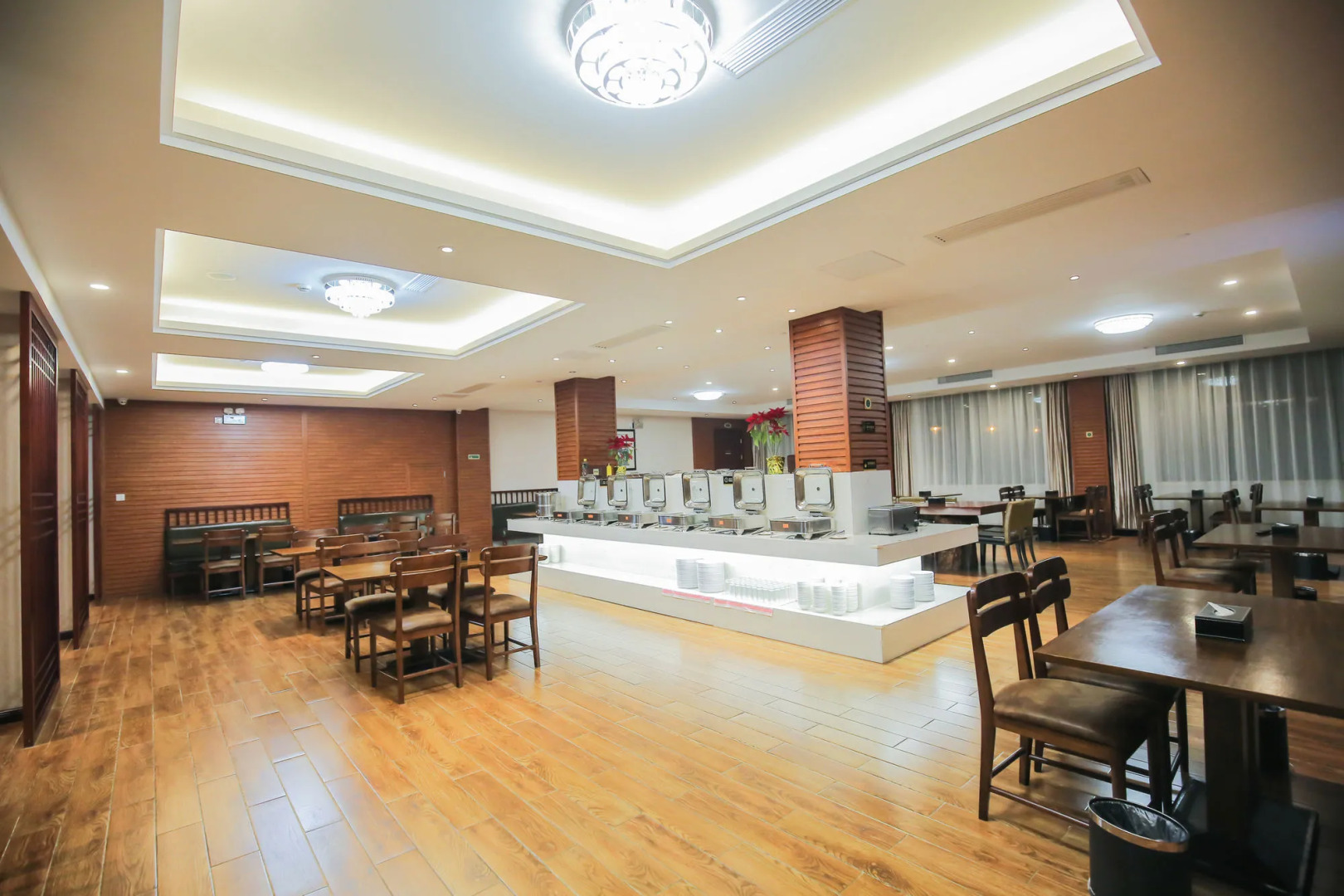 New Knight Royal Hotel Airport and International Resort