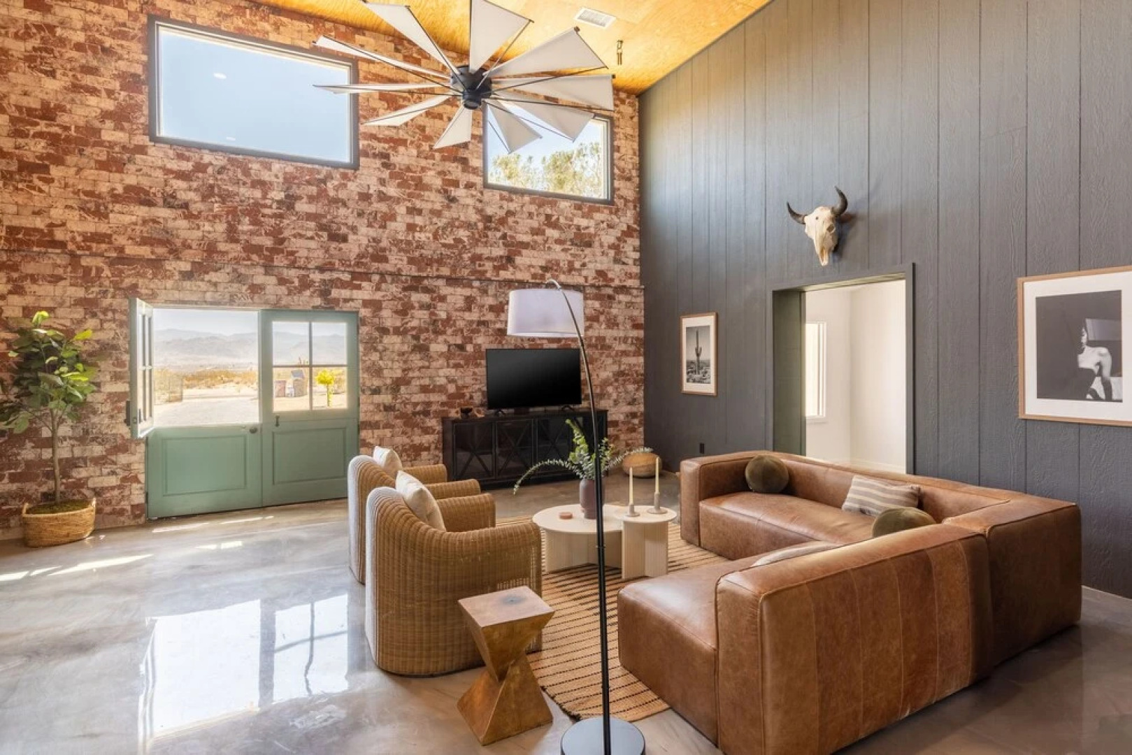 Lost Horse by Avantstay Desert Oasis w/ Mini Pool, Outdoor Entertainers Area & Huge Game Room!