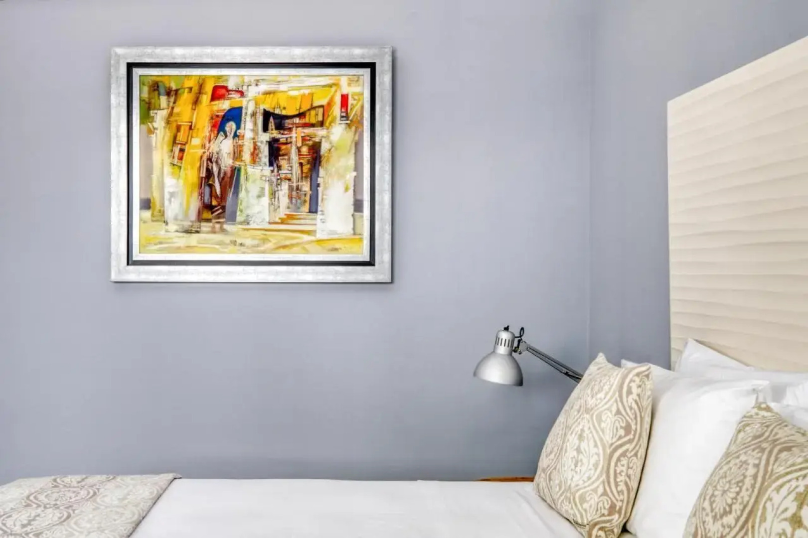 Spacious flat with courtyard and private parking!