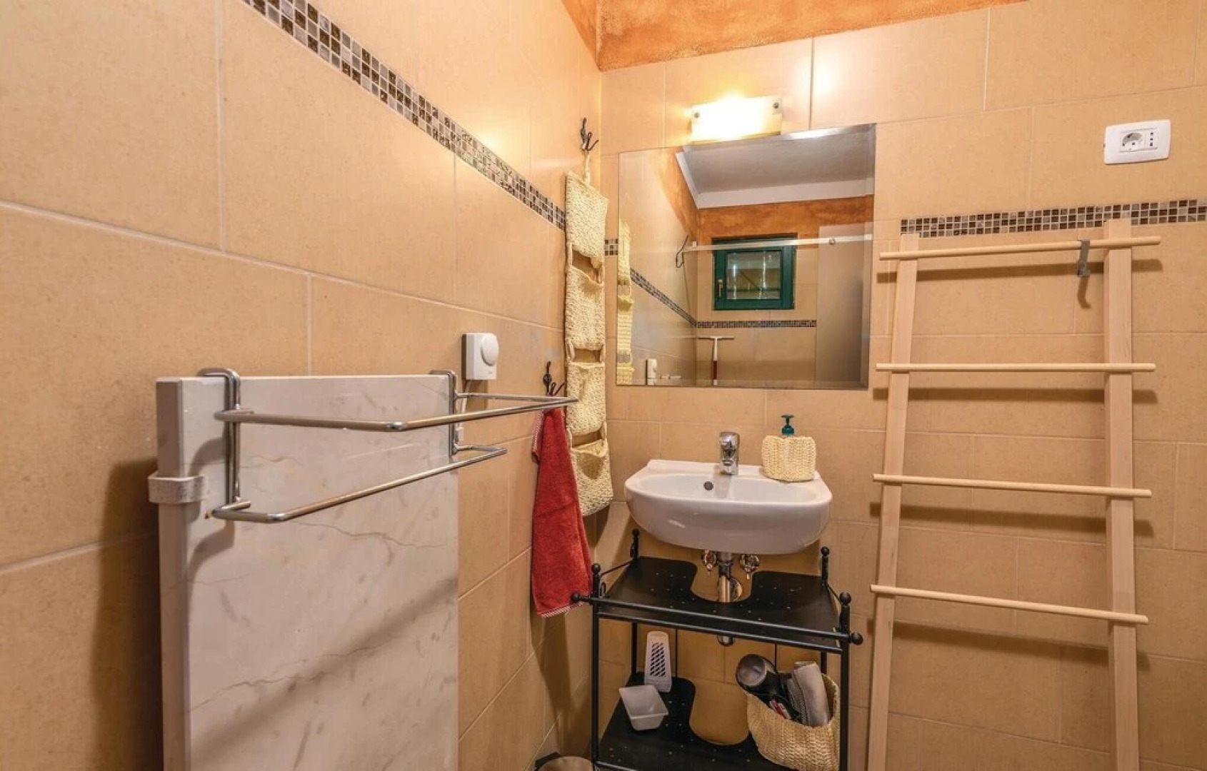 Amazing Home in Malinska With Wifi and 2 Bedrooms