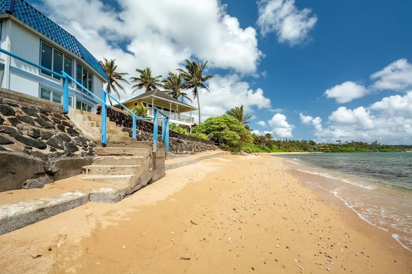 Bond House 4 Bedroom Home by RedAwning