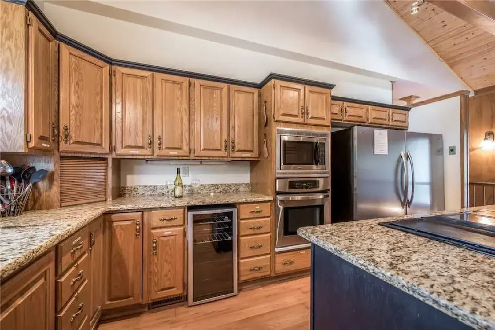 Blue Bear Retreat - Eight Bedroom Cabin