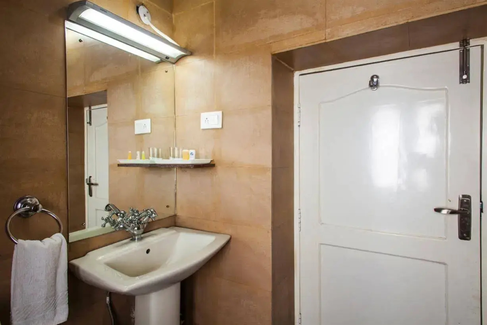 OYO 11839 Hotel Paradise Mansion