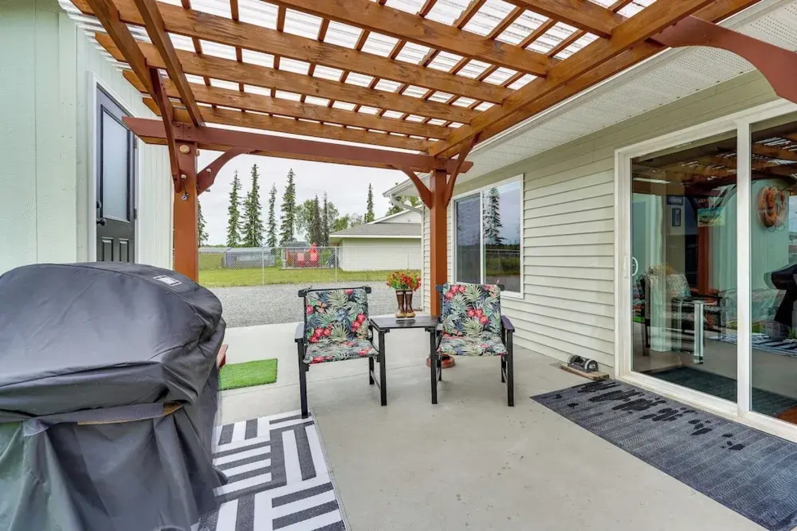 Soldotna Home w/ Yard, Walk to Kenai River!